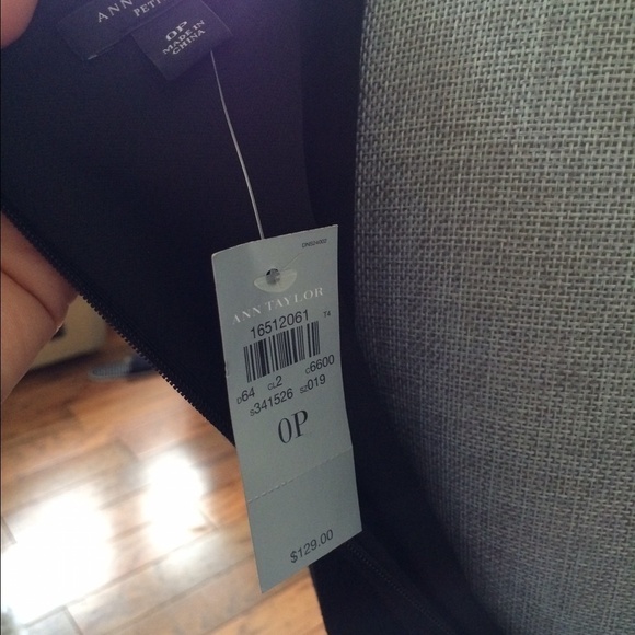 New - Ann Taylor keyhole dress - Picture 4 of 4